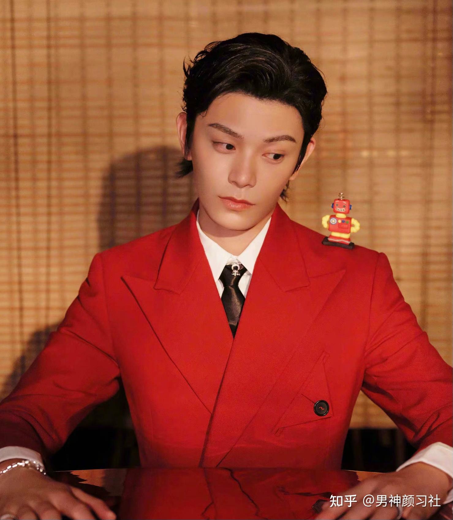 明侦白敬亭红西装第几期