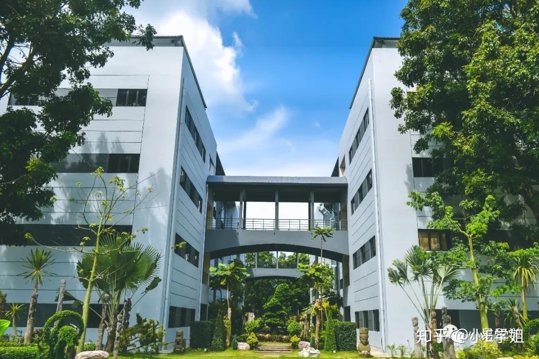 马来西亚林登大学,成立于1987年,是马来西亚教育部批准成立的,中国