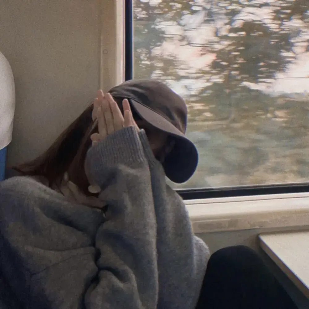 有什么好看,又比较低调的女生头像. - 知乎