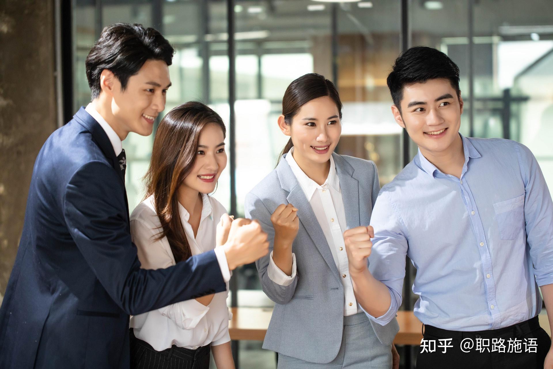 职场领导主动提拔的下属扛得起事儿出得了活儿放得下面儿