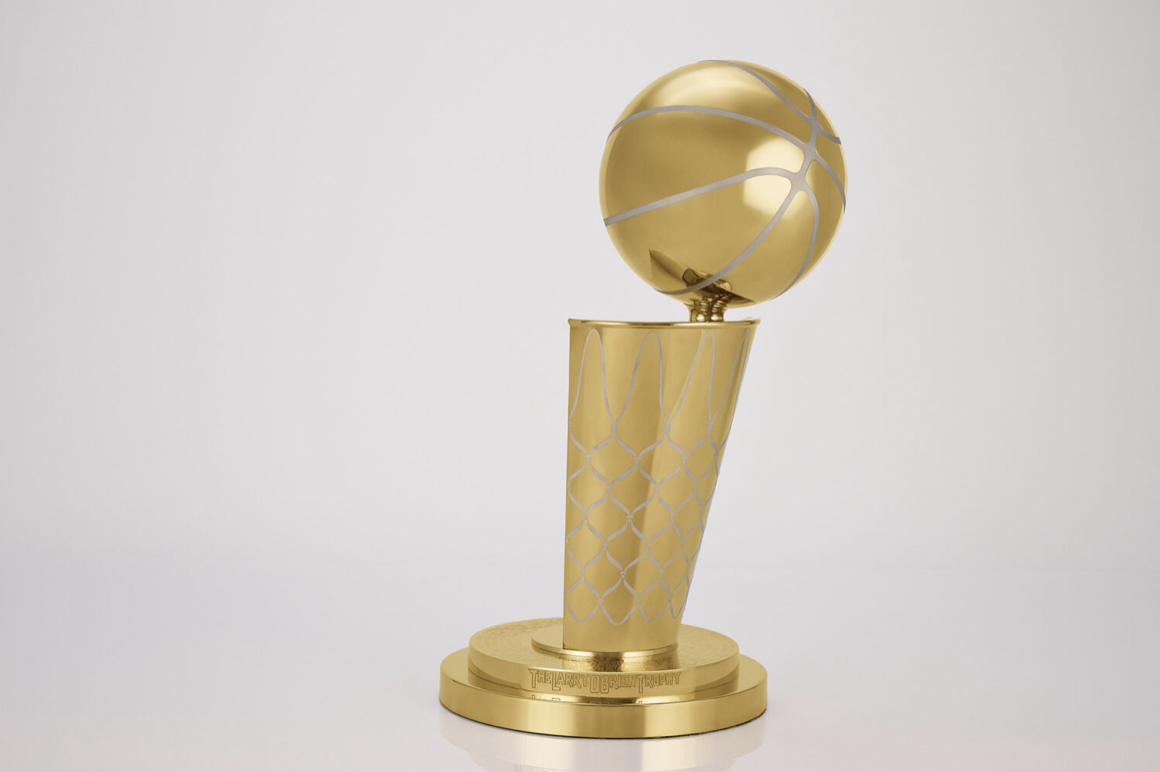 这六大奖杯都以 nba传奇人物名字命名,分别是:总冠军拉里-奥布莱恩杯