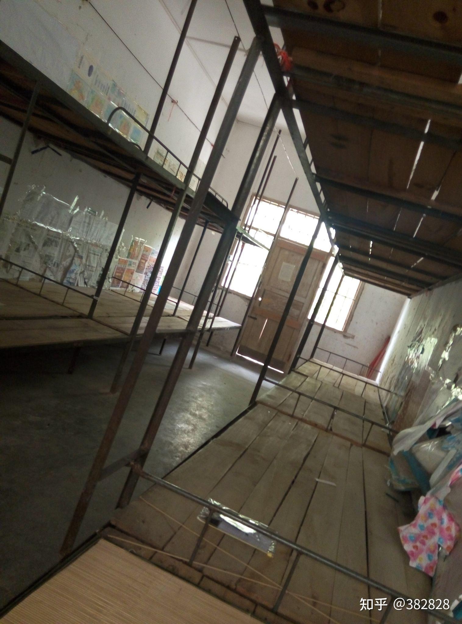 网传广西灵山县平山中学隔离环境不忍直视,警方通报「内容失真」,如何