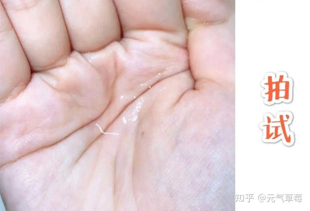 从湿润角质细胞的作用上看,1~2ml左右就够了,倒在手心里,大概相当于1