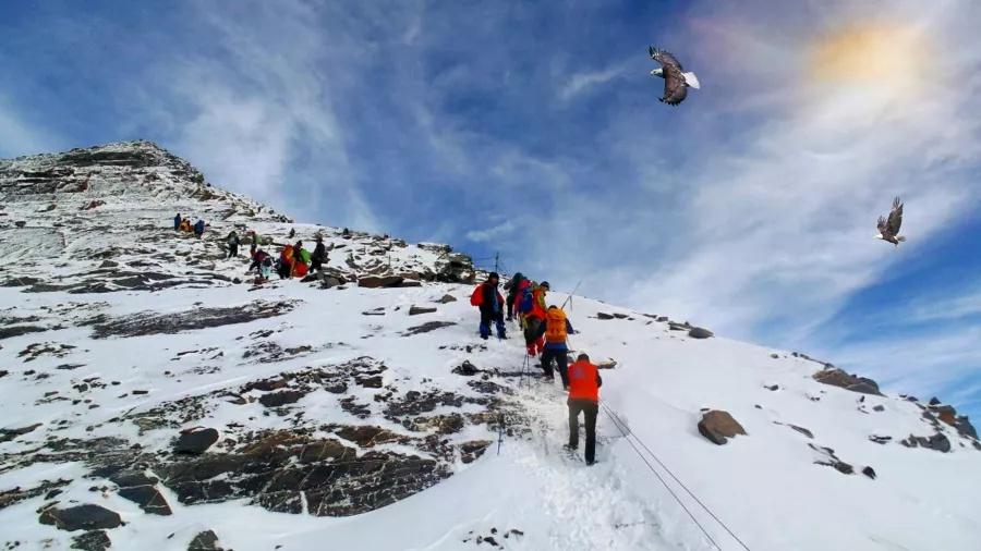 業餘登山愛好者第一次登雪山可以選哪裡