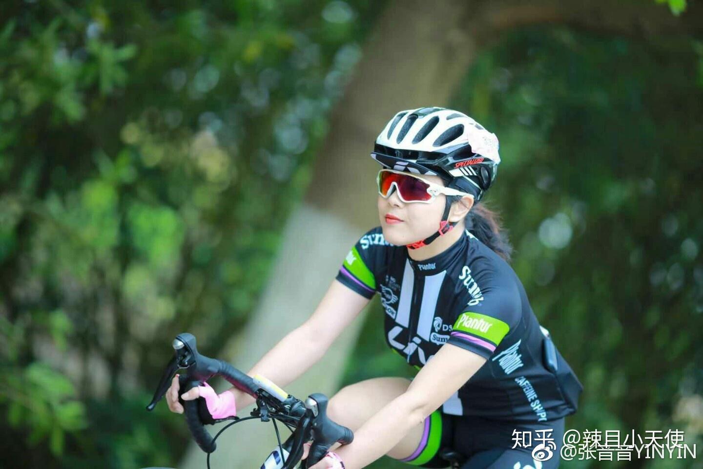 骑着公路车的女生能有多好看