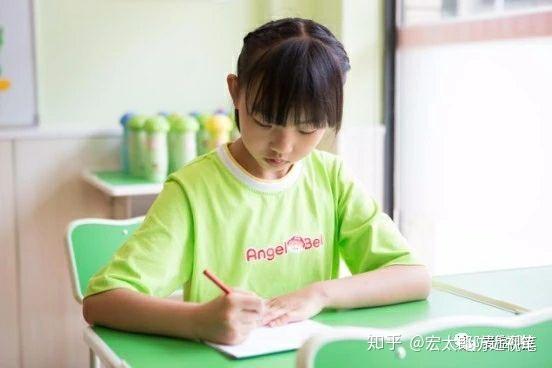 孩子写字时不良坐姿对身体的危害 - 知乎