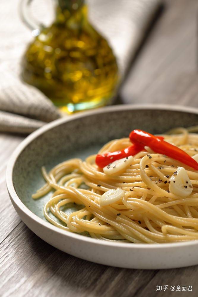 说它就是意大利版的"阳春面"一点不为过啊