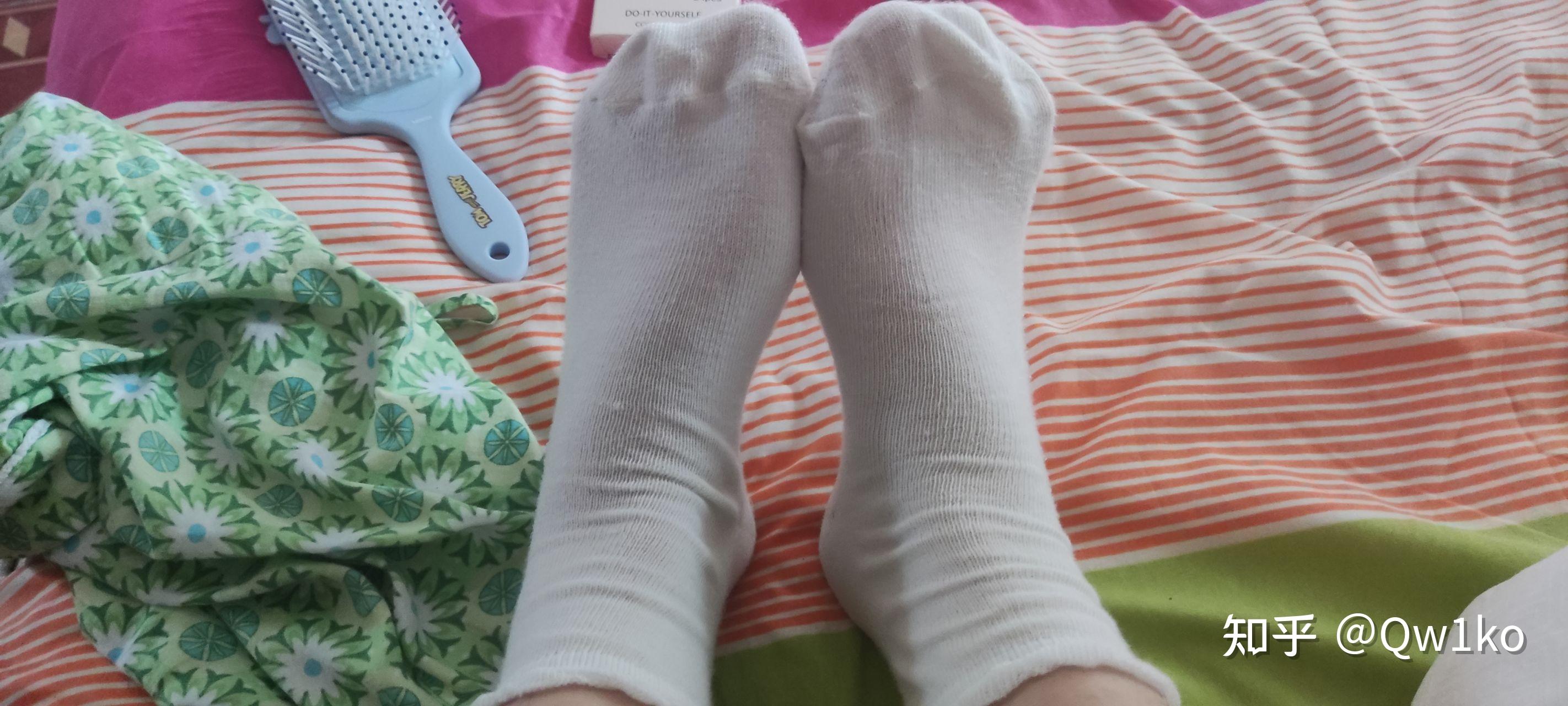 女生的脚臭吗. - 知乎