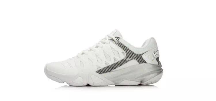 打羽毛球时,穿羽毛球鞋很有必要吗? - Chris Lo