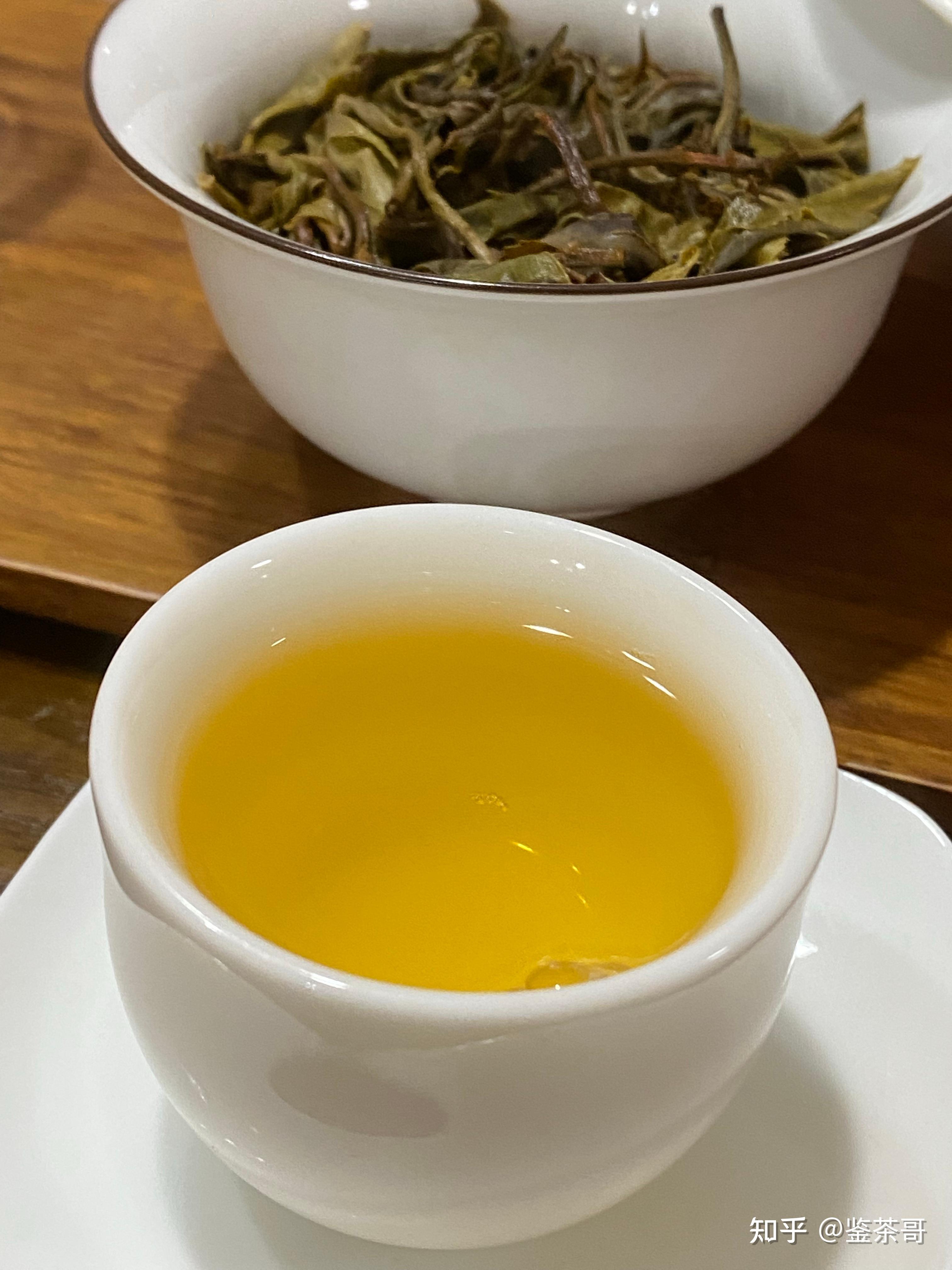 第一,冰岛坝歪有明显的苦底,这种苦底在后期存放时,能增加茶汤的厚度