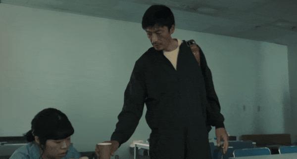 《惩罚循环》重口、荒诞、中二,这新片太猛了!