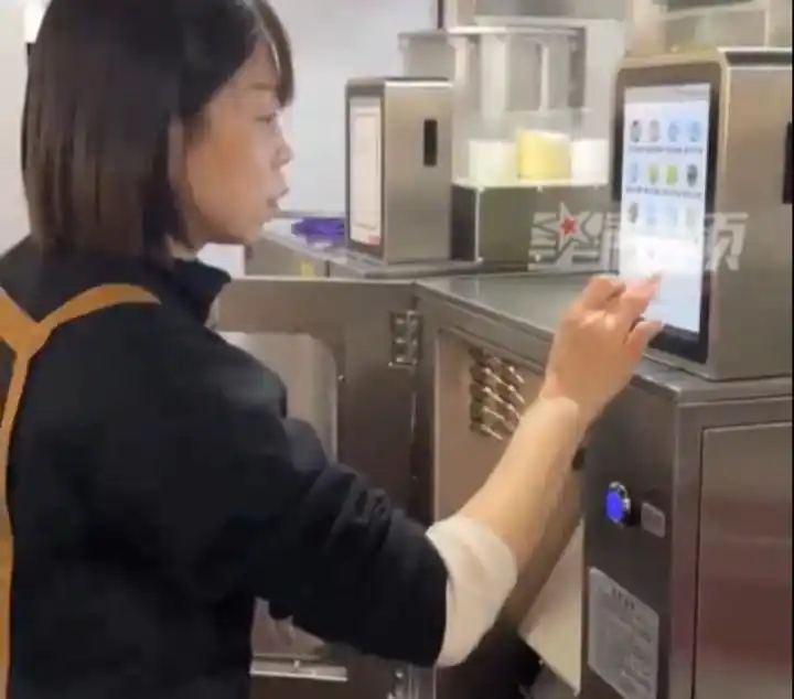 浙江一社区食堂引入智能炒菜机器人，油盐配比精准到克，你会去尝试吗？机器人炒的菜会有「锅气」吗？