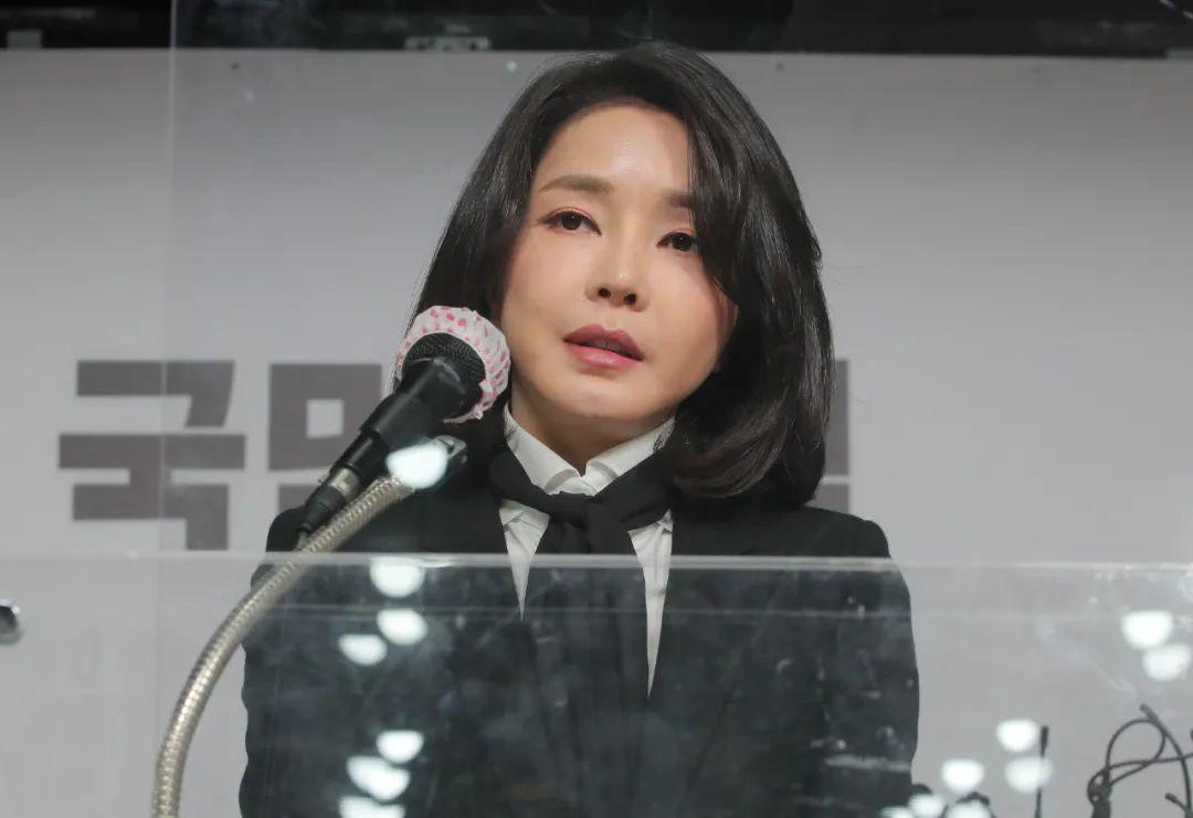韩国第一夫人履历造假坐实,简历 22 项内容有 12 项是假的,但警方决定