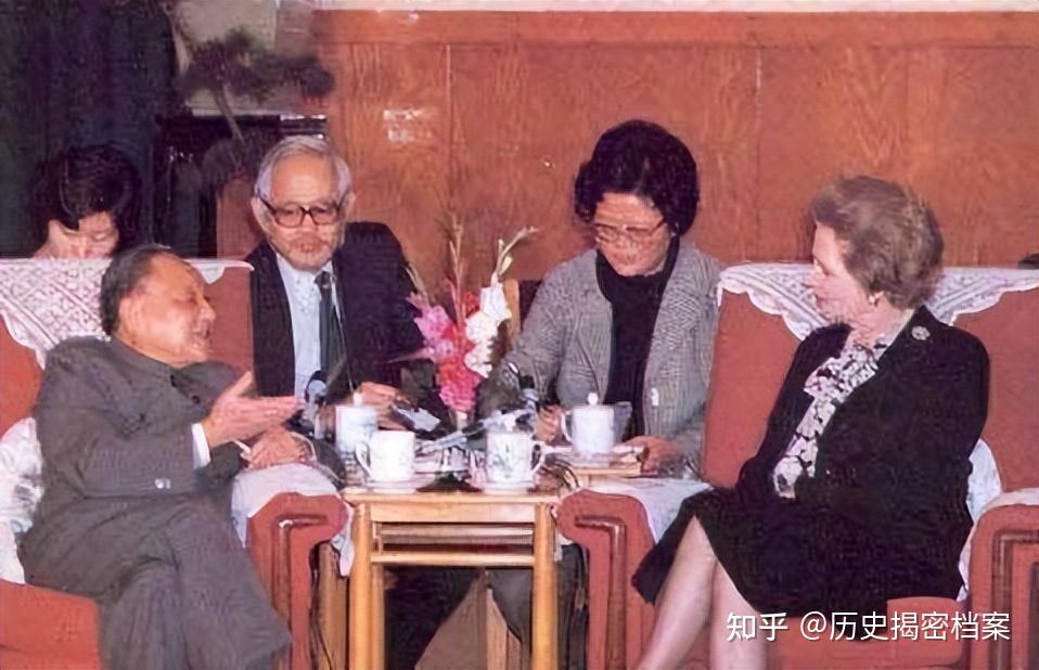 97年香港回归前我军发现安全隐患509名军人乘装甲车提前入港