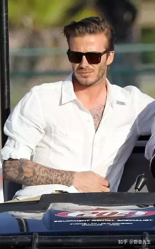 40年代,随着好莱坞的崛起,不仅让白衬衫在大荧幕显露头角,也让它不再