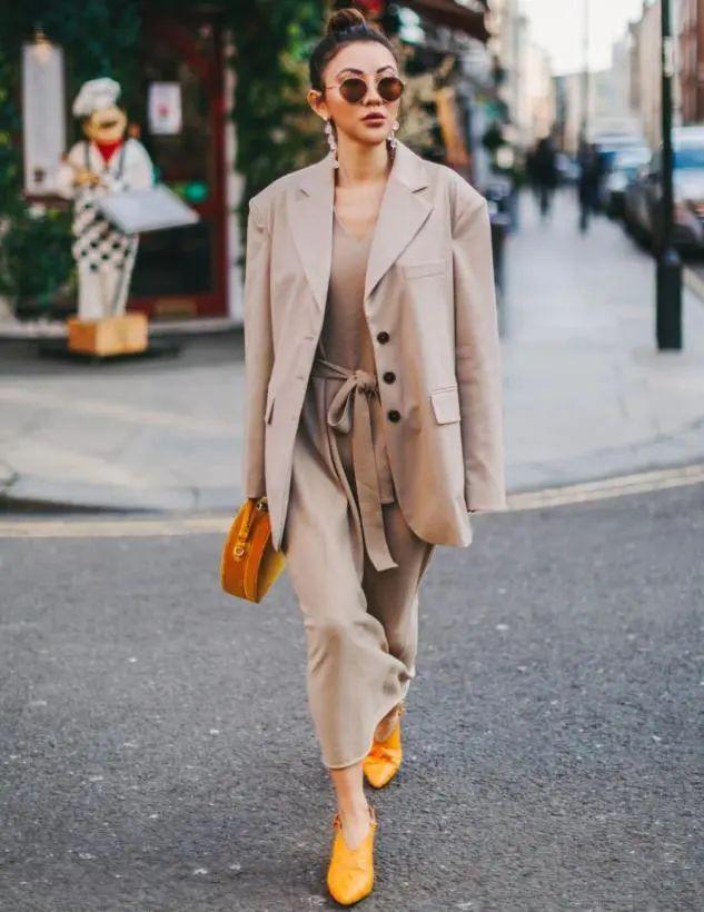 秋冬建议多尝试"同色系穿搭"!不仅易上手,而且温暖又高级