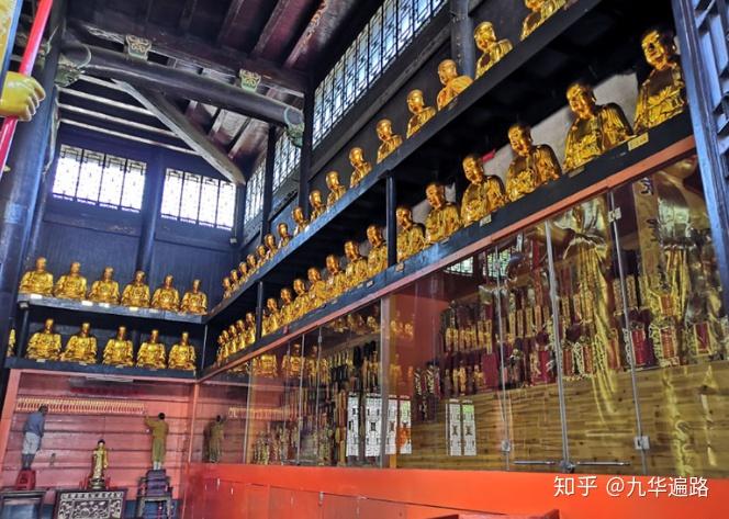 最后来到大愿宝殿后身,旃檀林老殿平移至此,供奉明净肉身.