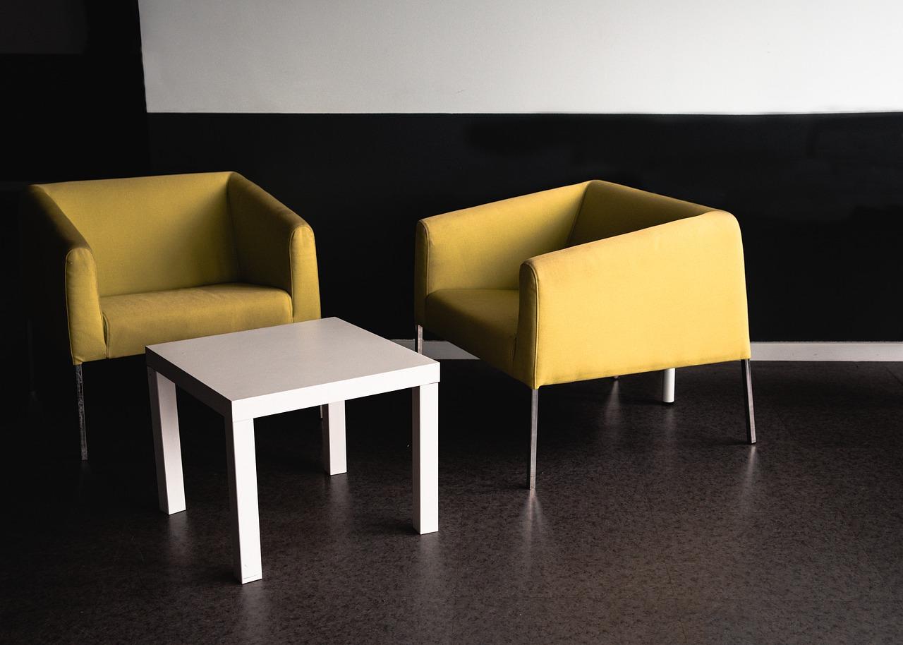 2. 时尚设计童椅