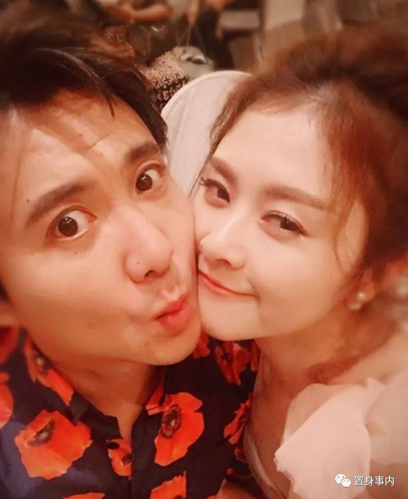 但沈腾有心没胆,一直到快毕业前和朋友喝了点酒,才鼓起勇气将王琦约了