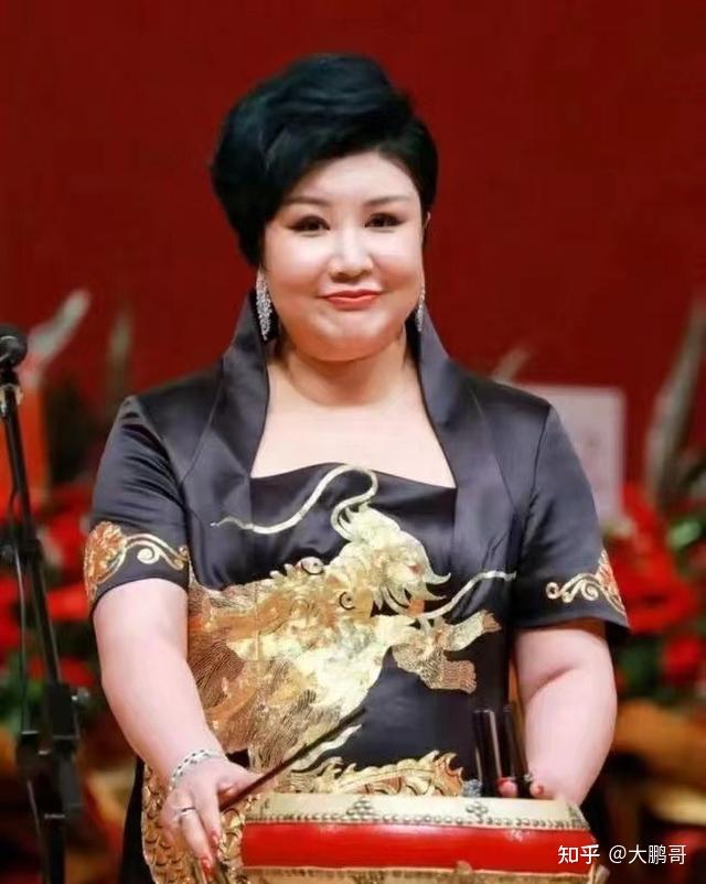 郭德纲老婆王惠拜师,仪式隆重,而且意义更重要 - 知乎