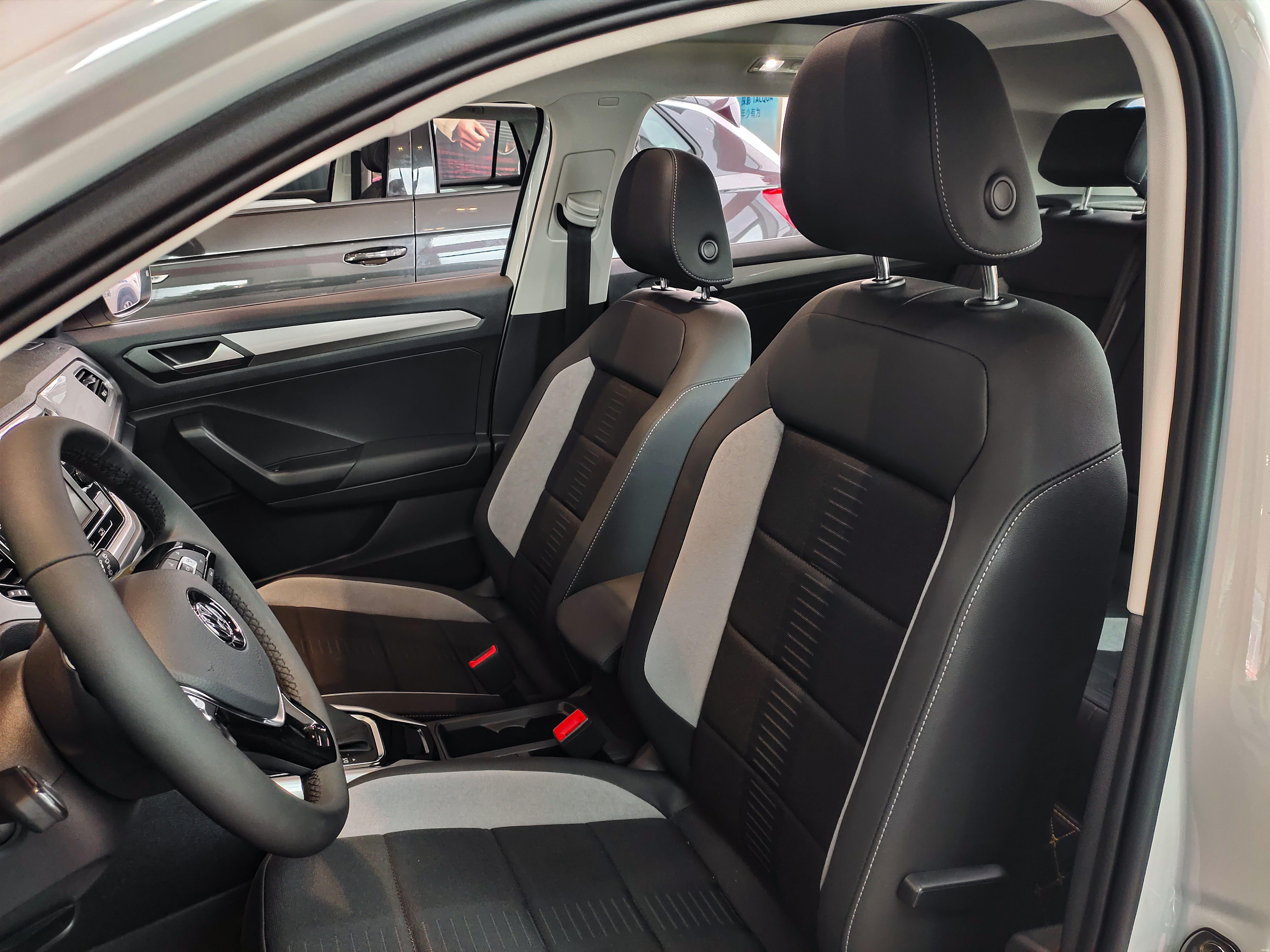 到店实拍高颜值紧凑型suv实拍一汽大众troc探歌