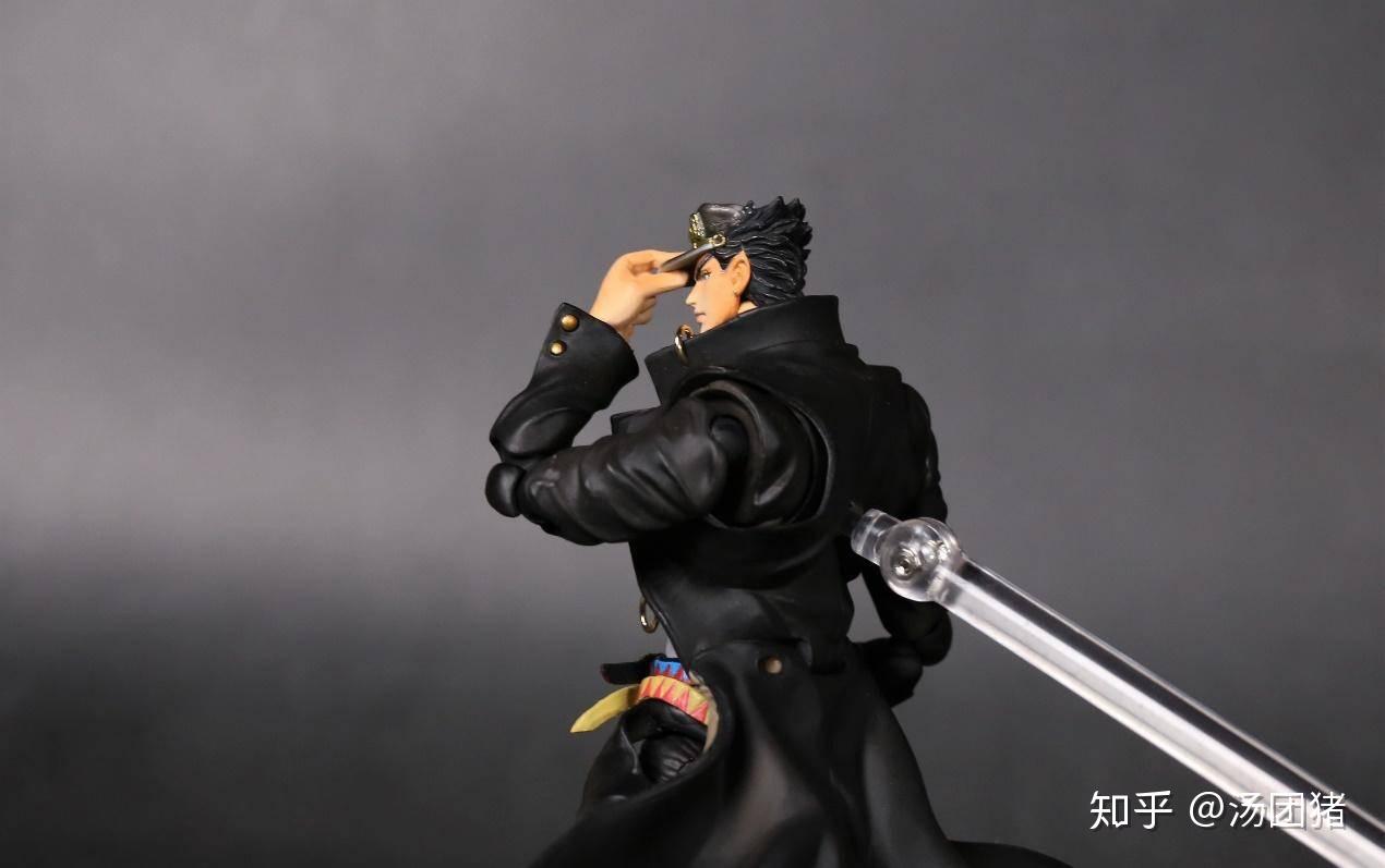 身体比例非常漂亮,很符合jojo的原设定,看的过去的头雕,配合大量的可