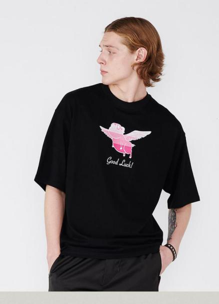 潮流史上最大反差萌vetements这款卡通小飞猪连续火爆两季你怎么看