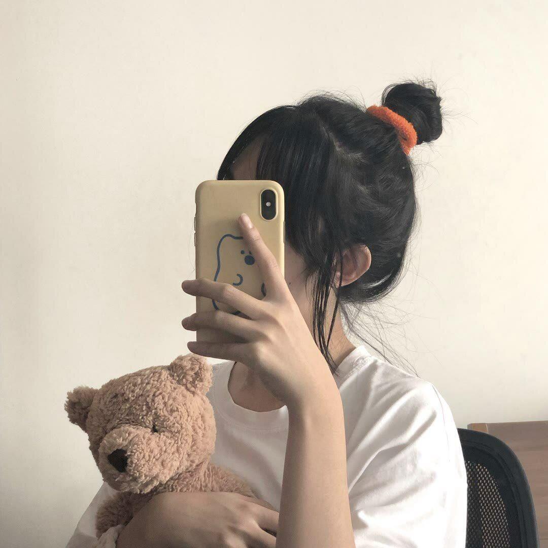 有没有什么好看的自拍头像手机也入镜的那种