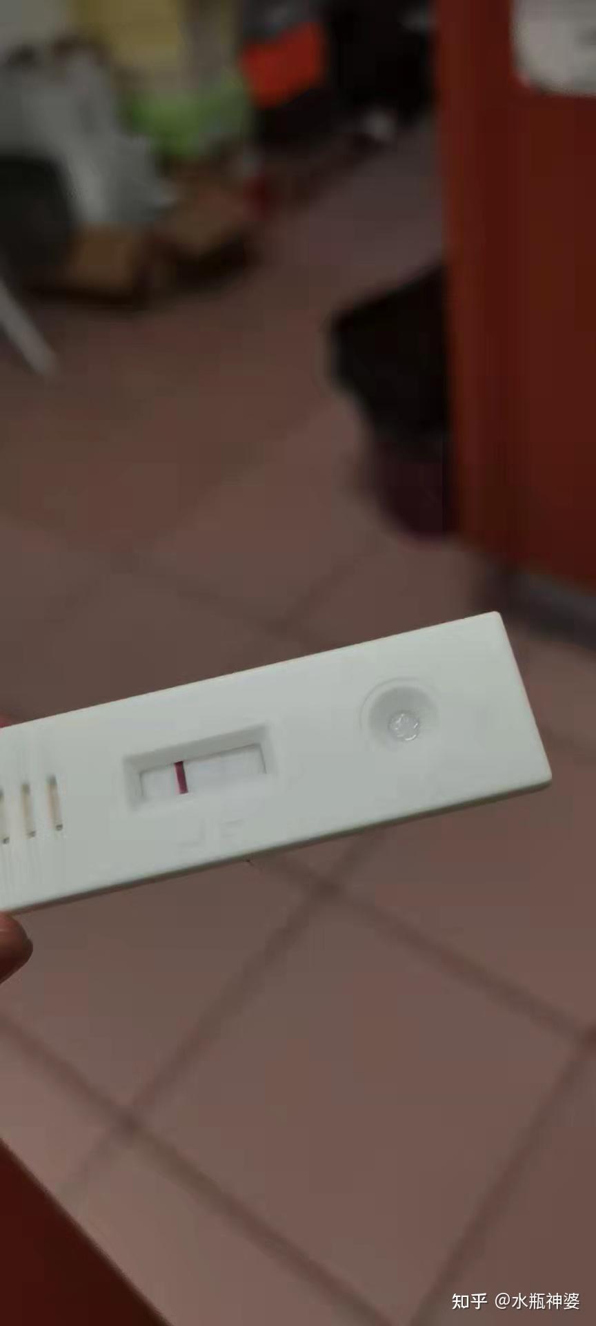 早早孕一条深一条很浅是不是怀孕了