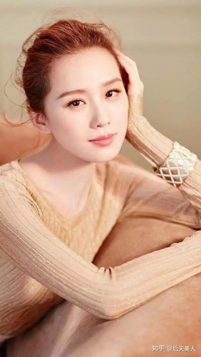 还有刘诗诗小姐姐,看到她就只想用气质出尘,人淡如菊这样美好的词汇来