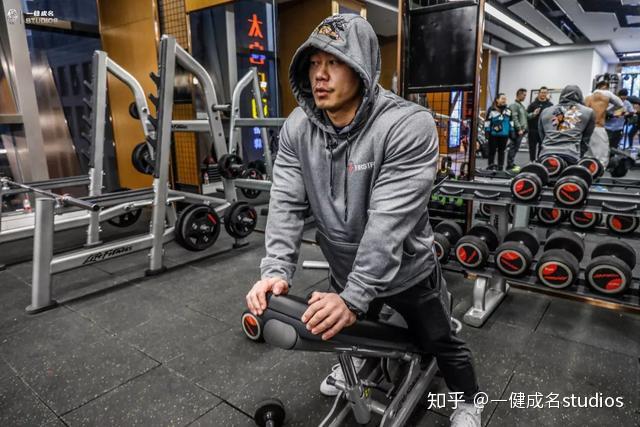 古典健美健体双料冠军廖剑锋健身肩膀训练