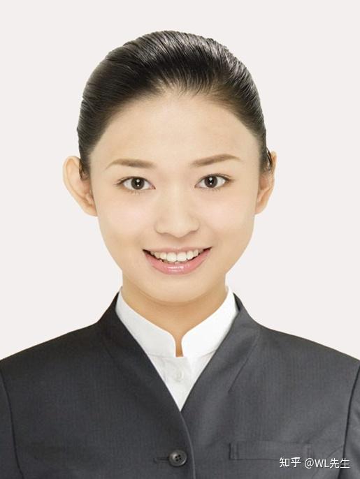 酒店仪容仪表规范注重仪容仪表美,反映出酒店的整体形象注重仪容仪表