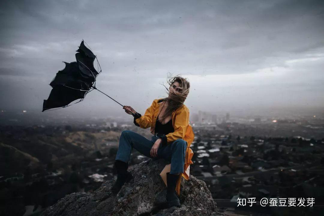 不打伞淋雨图片女图片