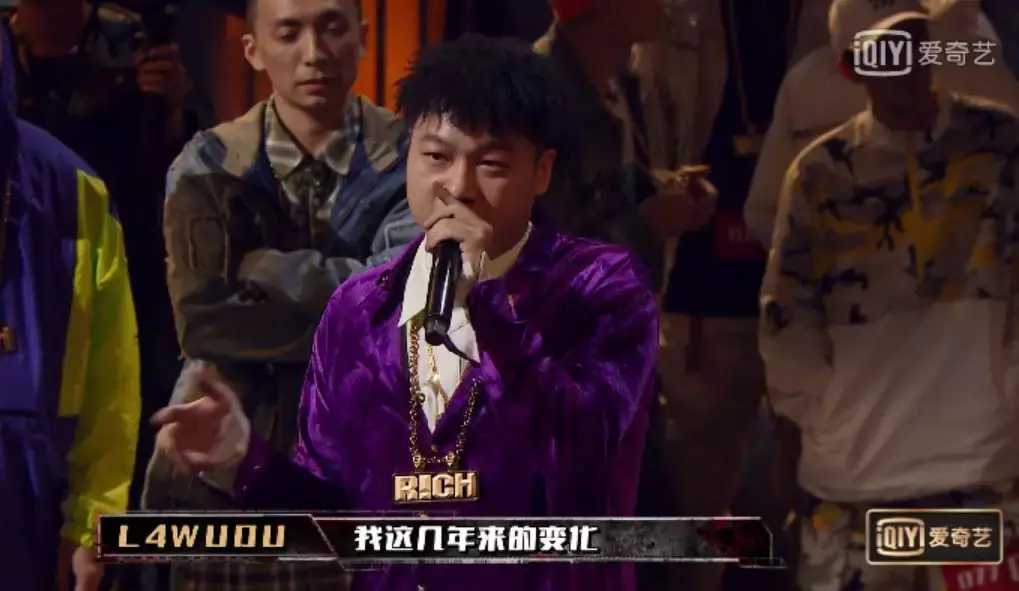 然而雾都并没有,在唱完《雾都夜话》后,雾都说了这样一番话"其实我