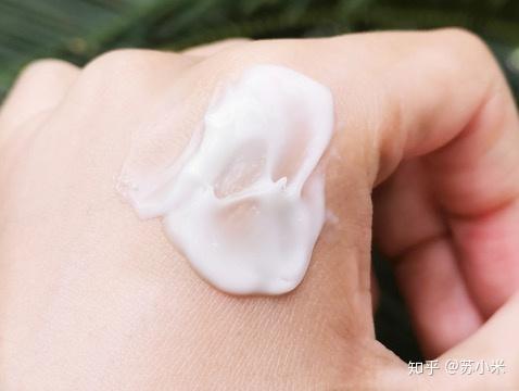 天天涂美白身体乳会变白吗(每天涂抹身体乳会让皮肤变白吗)