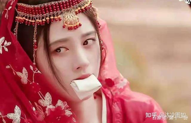 电视剧里绑架时用抹布堵嘴为什么不能吐掉