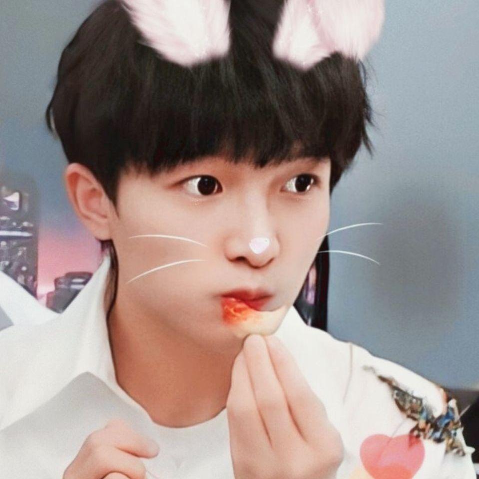 周深到底有多可爱? - 知乎