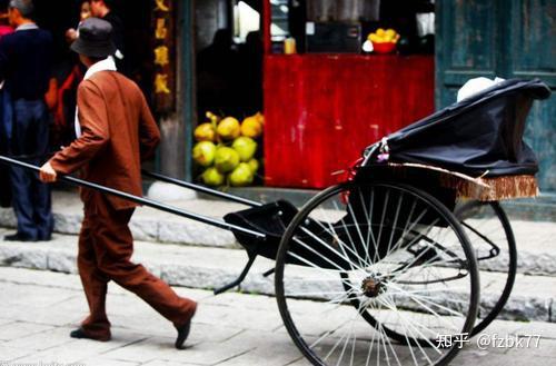这可怎么找,天津卫的黄包车夫至少有上万人,俗称"拉胶皮".