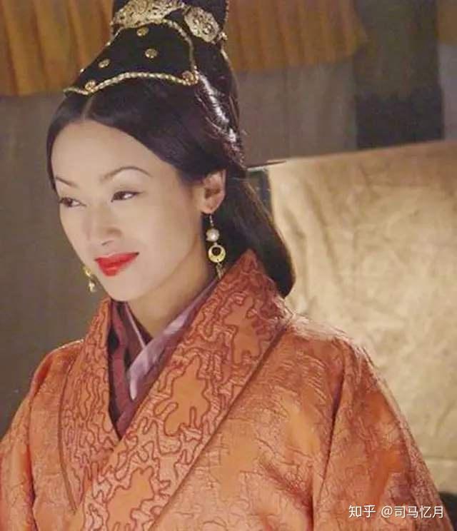 这位曹夫人也是非常有气魄,她在吕雉前遇到了一无所有的刘邦,并嫁给了