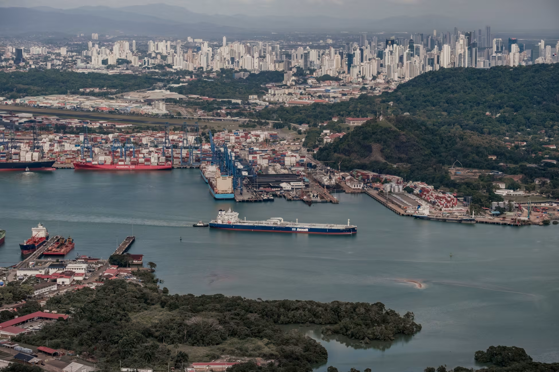 ��۳����ͼǣ����۰������˺����˸ۿڿ���Ȩ - ֪��