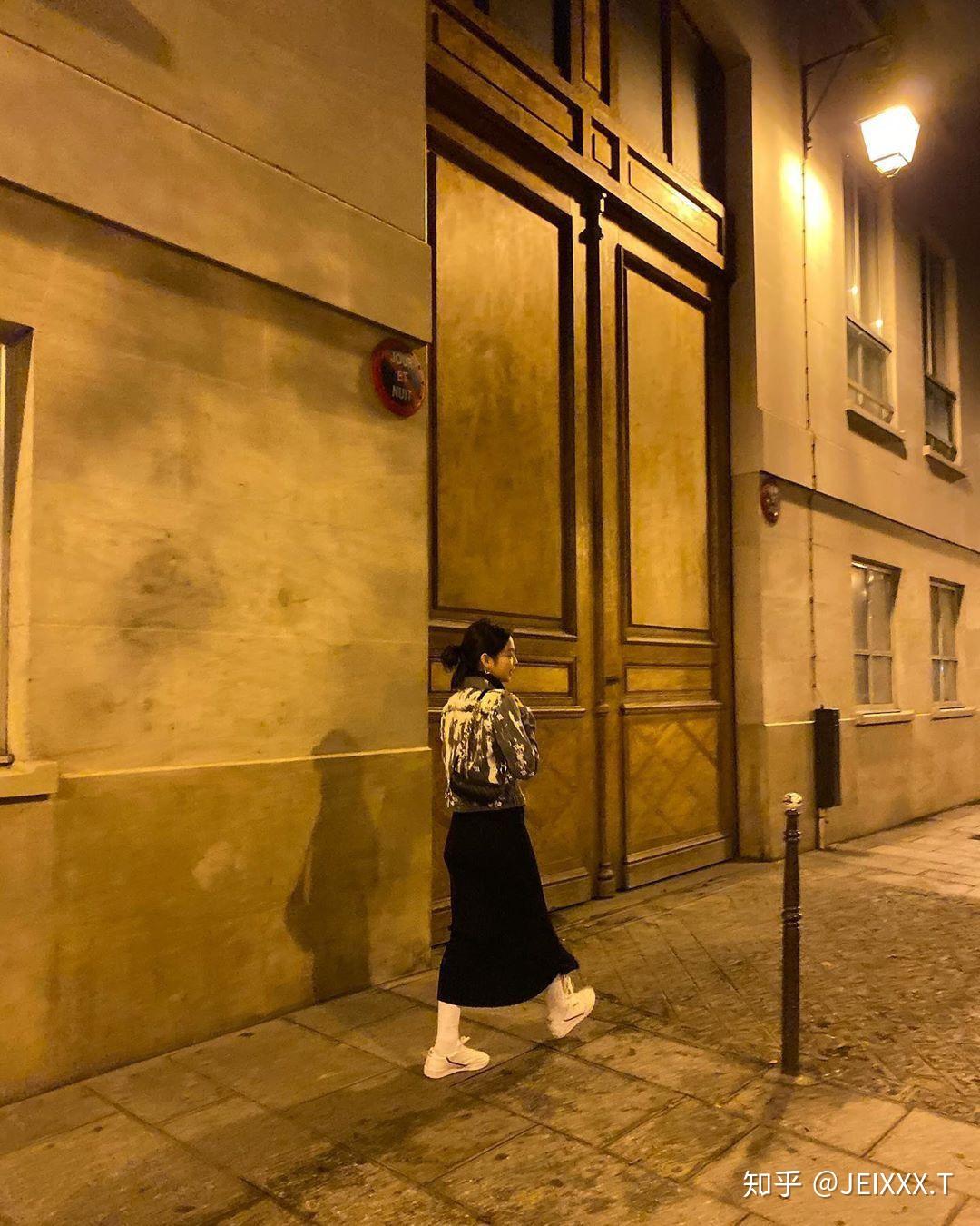 有哪些jennie的背影图片? - 知乎