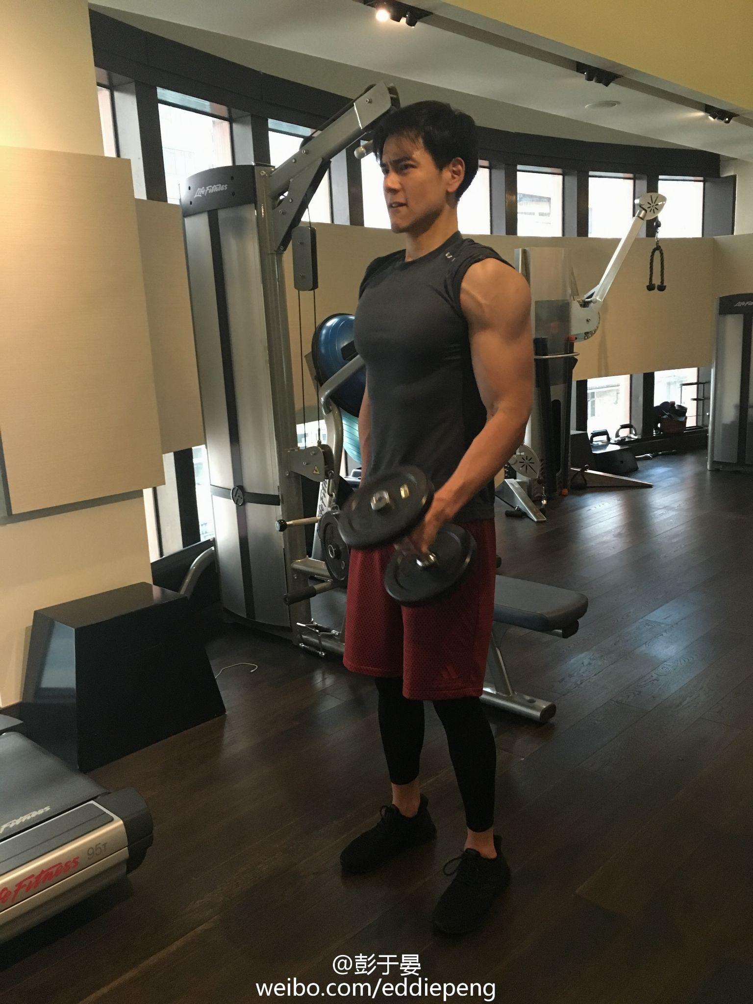 如何评价彭于晏的肌肉