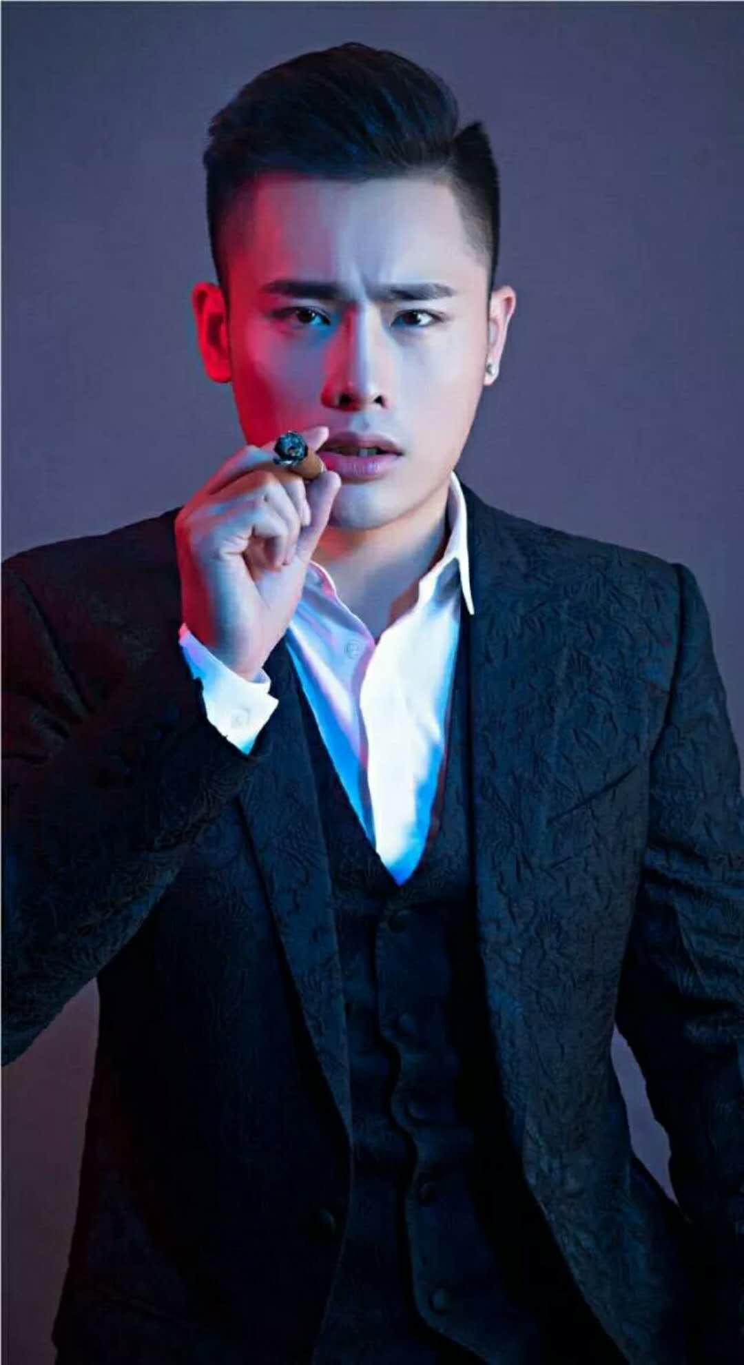 铁虎阿锋,全名高锋,来自重庆渝中区,85后,因对泰拳格斗有着深深的喜爱