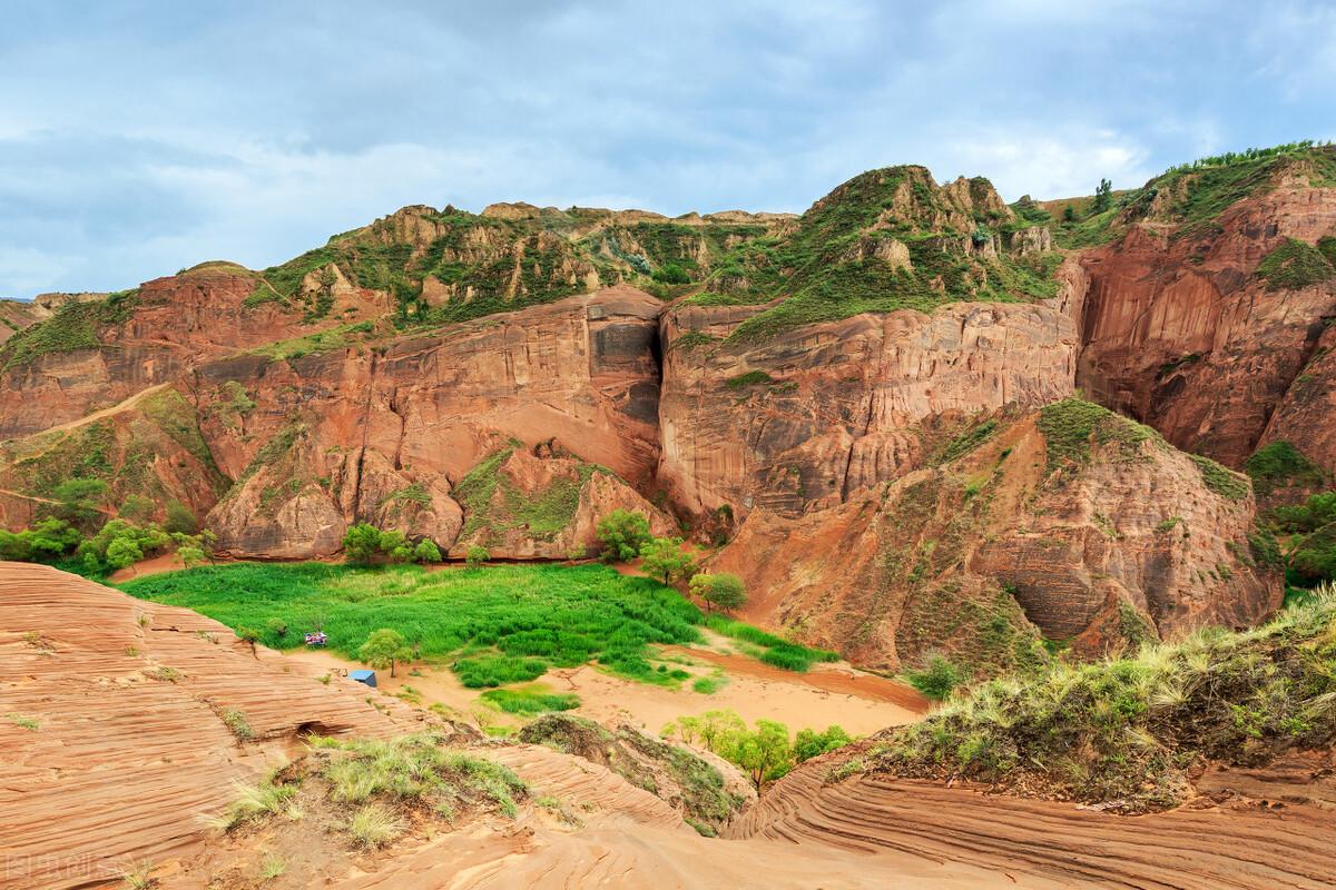 没有八百里秦川的磅礴大气没有水韵江南的山清水秀这里是陕北