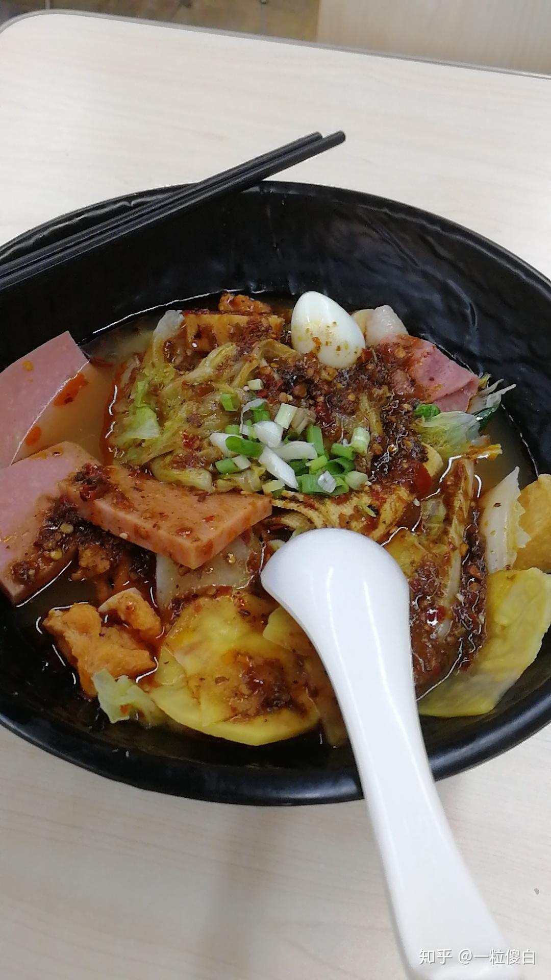 在首都经济贸易大学里就餐是一种怎样的体验?有什么推荐的食堂和美食?
