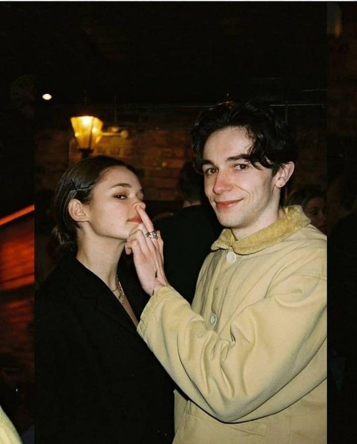 美剧韦恩里面的男主女主现实是情侣吗