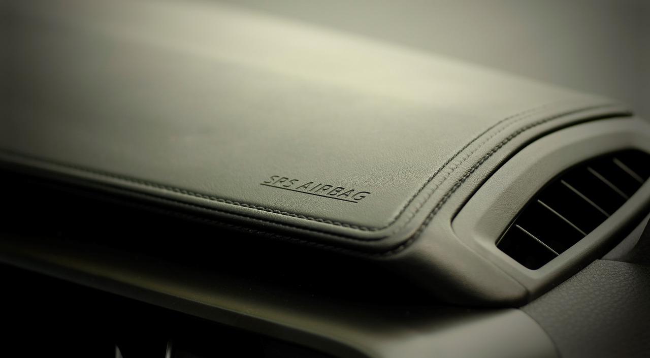 米色内饰配白色脚垫