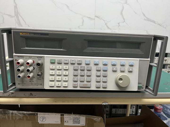 Fluke 5520A福禄克多功能万用表校准器 知乎
