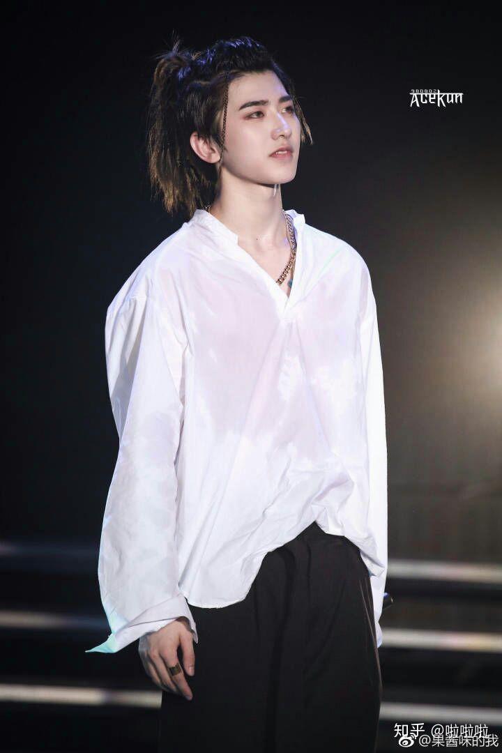如何评价蔡徐坤脏辫马尾造型