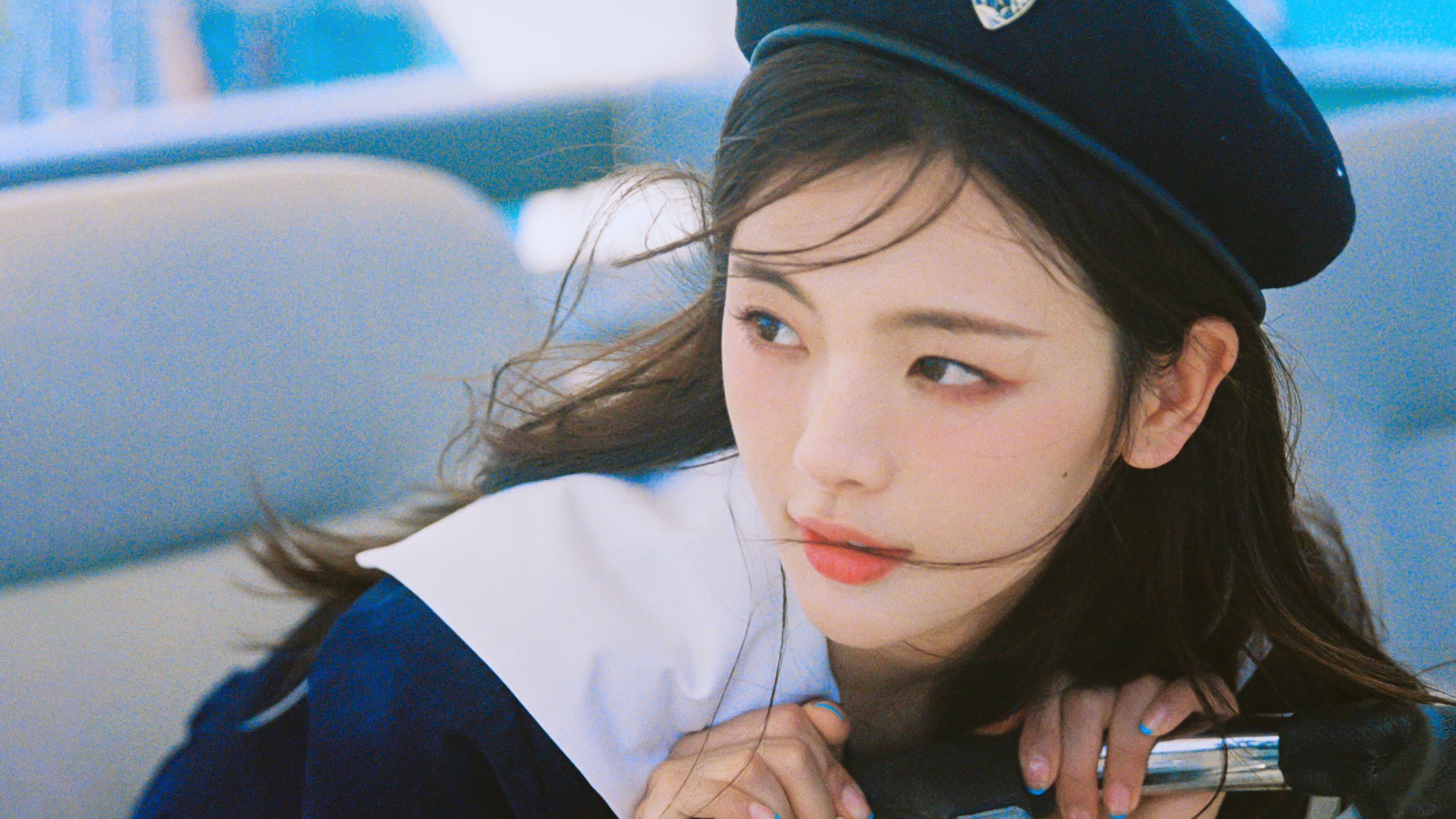 请问有没有适合做电脑壁纸的杨超越图片?